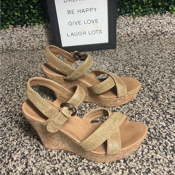 Ladies Gold Metallic UGG WEDGES SANDALS - Picture 3 of 8